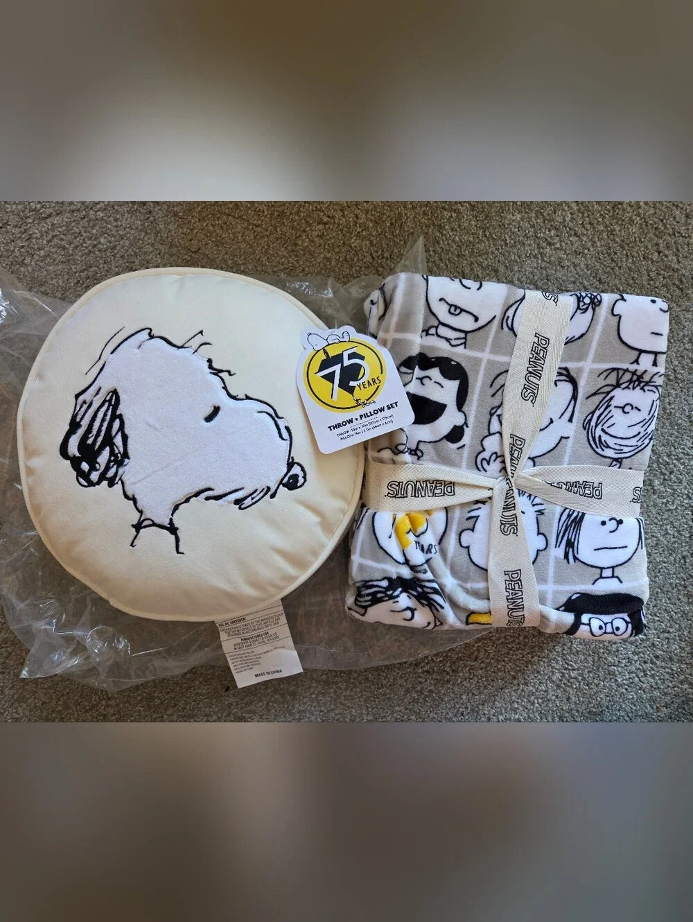 Peanuts Snoopy 75th Anniversary Commerative BERKSHIRE Round Pillow & throw set